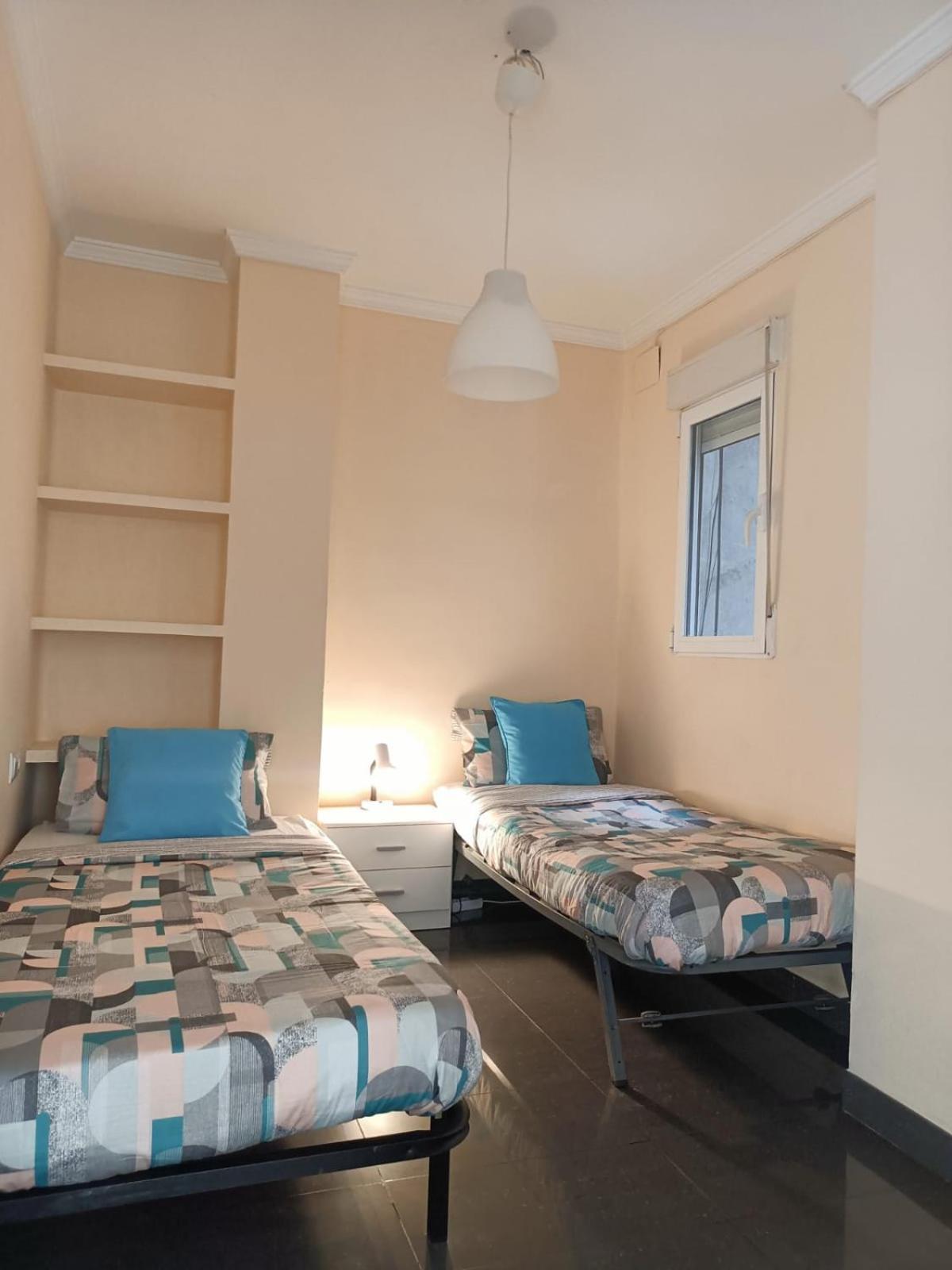 Habitaciones Centricas En Una Casa Valenciana No Hay Aire Condicionado There Is No Airconditioning 部屋 写真