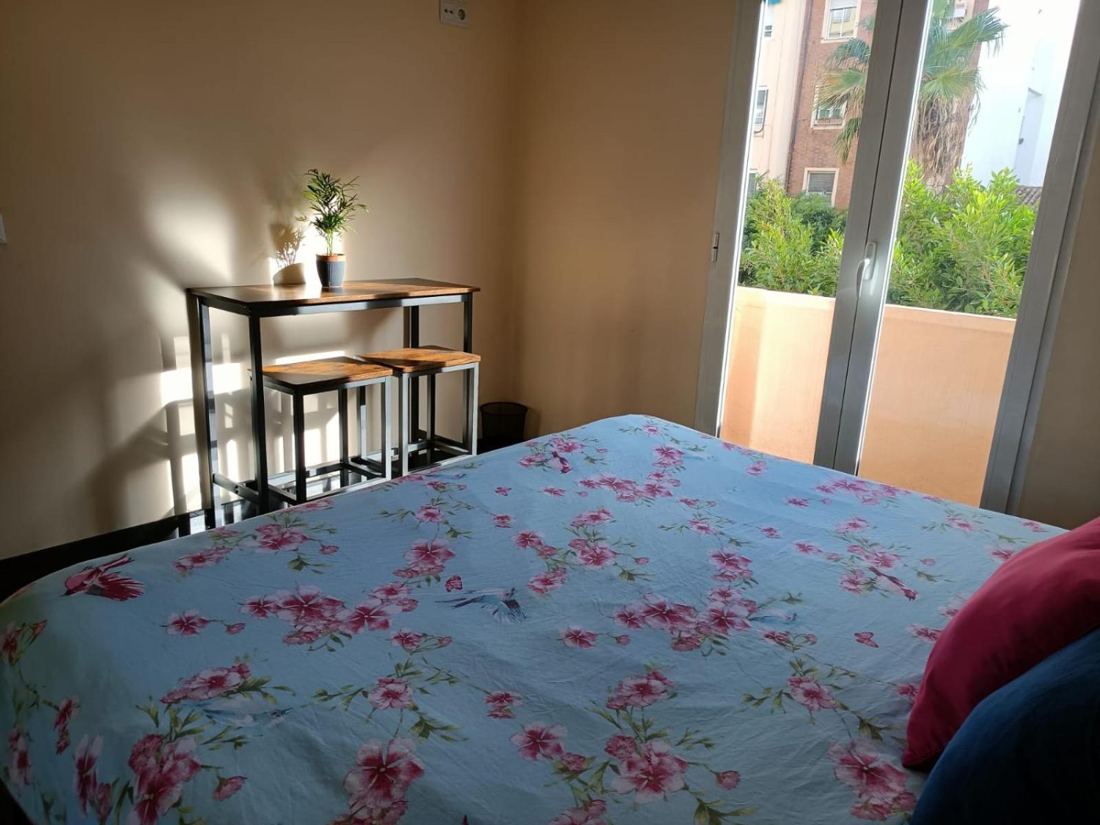 Habitaciones Centricas En Una Casa Valenciana No Hay Aire Condicionado There Is No Airconditioning 部屋 写真